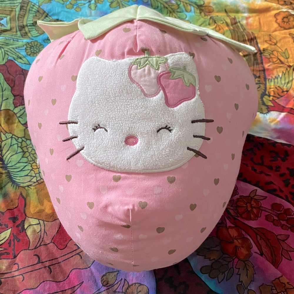 Hello kitty starwberry pillow/plushie💕🎀🍓